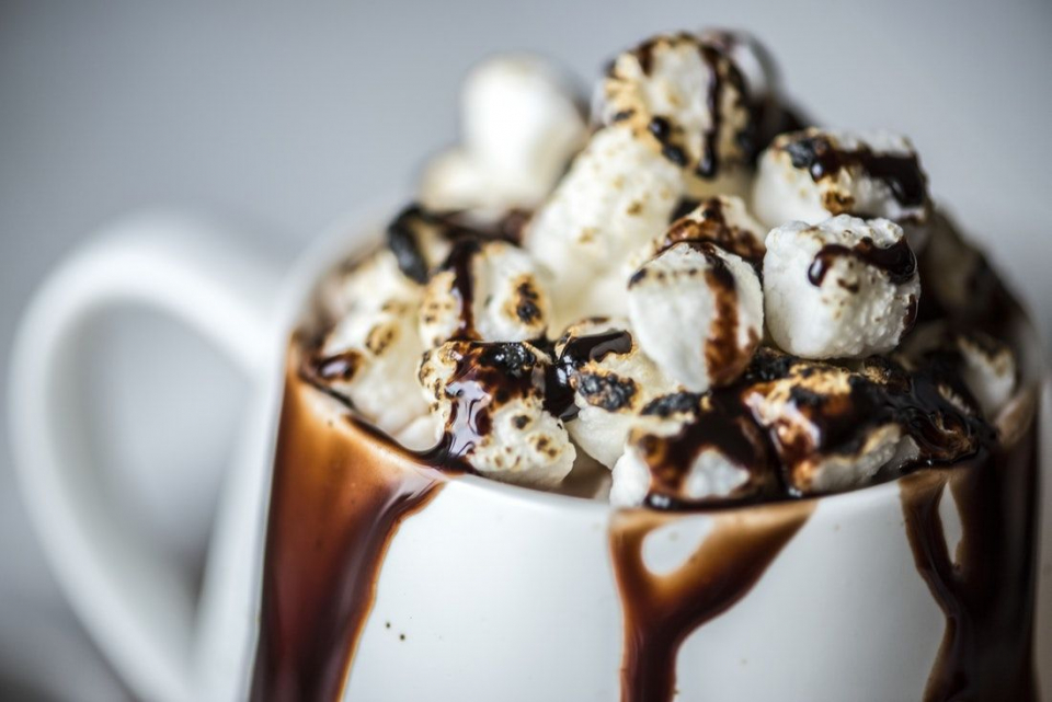 Un tertip simplu transformă ciocolata caldă dintr-o bombă calorică într-un deliciu de dietă