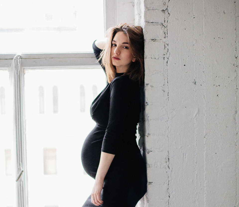 Teste pentru depistarea depresiei ar trebui făcute femeilor în timpul sarcinii, dar și după ce nasc