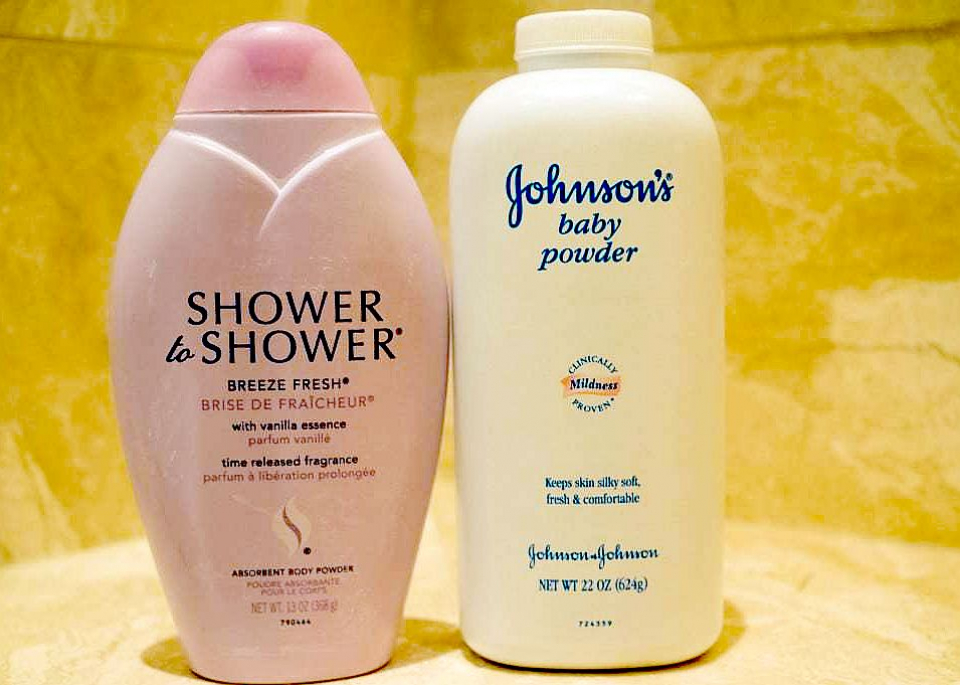 Cele două produse ale Johnson & Johnson acuzate că au provocat cancer. Foto: johnsonbecker.com