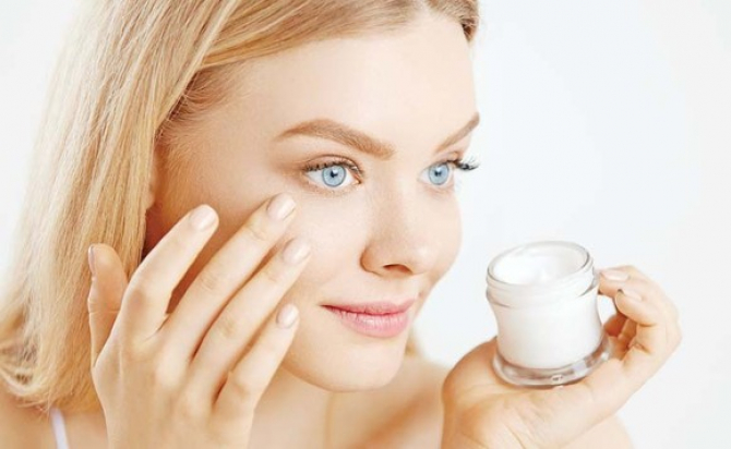 cele mai bune secrete naturale împotriva îmbătrânirii crema de ochi anti riduri