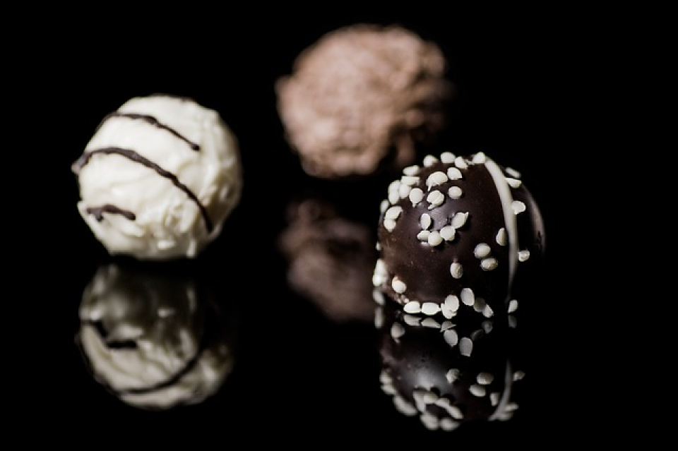 Specialiștii recomandă consumul de ciocolată neagră datorită beneficiilor pe care le are pentru organism