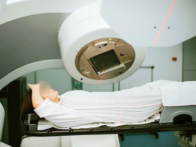 Radioterapia este un tratament eficace pentru pacientele cu cancer la sân. Foto: SANADOR