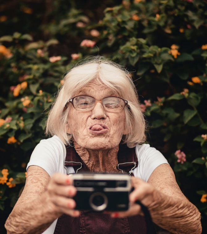 Înaintarea în vârstă este corelată cu scăderea sănătății fizice și cognitive  FOTO: pexels.com