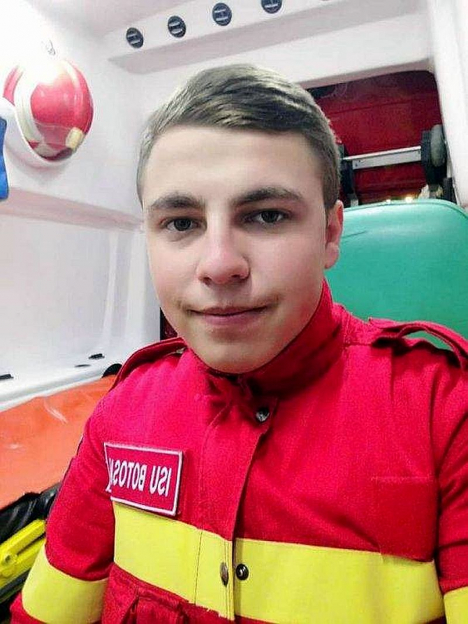 Andrei Olariu, eroul voluntar de la SMURD Botosani: când alți tineri se distrau, el salva viața unui om abandonat la marginea drumului. Foto: Botosaneanul.ro 