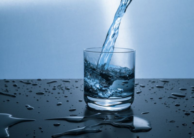 Hipertensiune. Apa bogată în minerale ar scădea-o, susține un studiu  FOTO: pexels.com