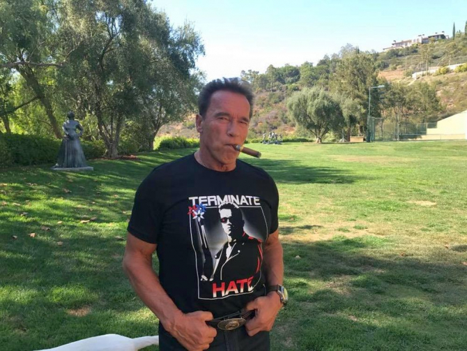 Arnold Schwarzenegger a făcut petiție ca excepție de la regulă să fie clubul lui favorit de țigări