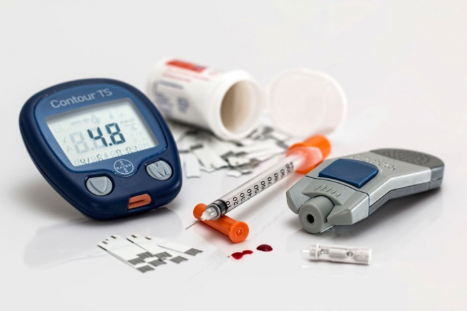 cum utilizezi glucometrul și de testare a glicemiei | DCMedical.ro