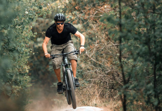 Ciclismul montan presupune rezistență și antrenament serios. 