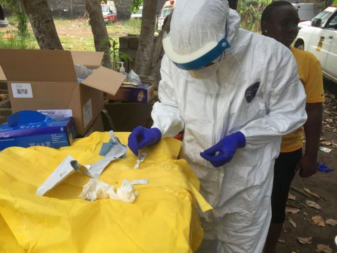 În Congo este epidemie de Ebola. Foto: CDC /John Saindon