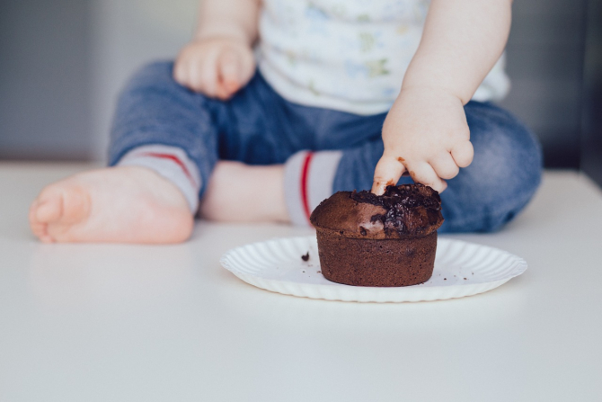 Intoleranța la ciocolată este deosebit de frecventă în rândul copiilor, deoarece produsele din ciocolată conțin adesea o varietate de ingrediente care declanșează probleme gastrointestinale și reacții alergice de grad scăzut.Foto Pixabay