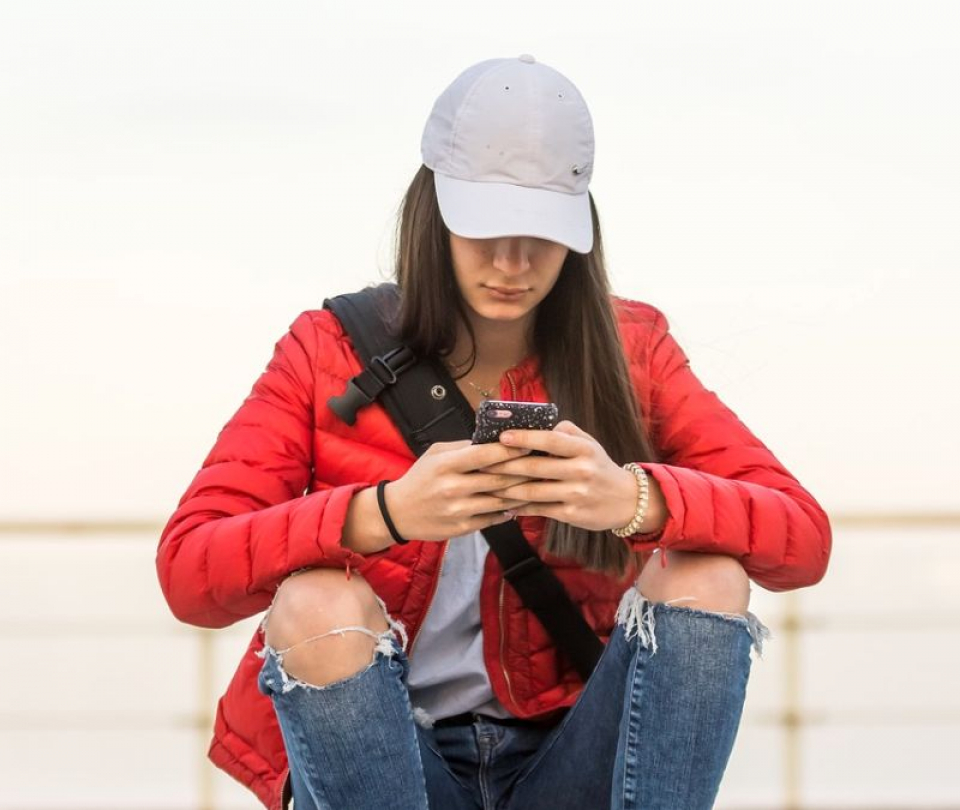Retelele sociale au un impact nefast asupra adolescentilor