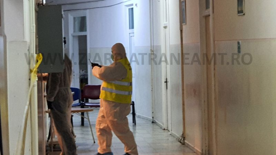 Anchetatorii la SPitalul  Județean Neamț. Foto: ziarpiatraneamt.ro