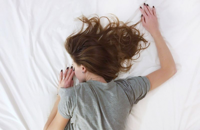 Somn mai puțin și mai multă greutate Insomnia este o cauză și efect al obezității