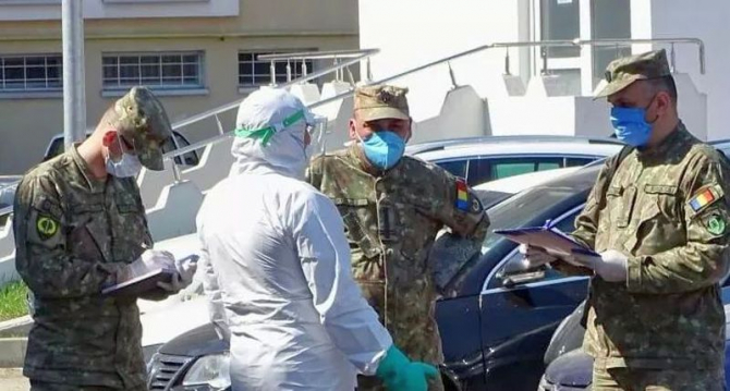 Mai mulți medici și asistenți militari au fost detașați la Suceava pentru a ajuta la stingerea focarului 