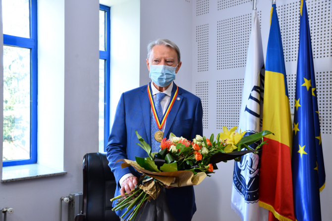 Prof. Dr. Nicolae Hâncu, distins de UMF Cluj cu Medalia „Iuliu Hațieganu” la aniversarea vârstei de 80 de ani
