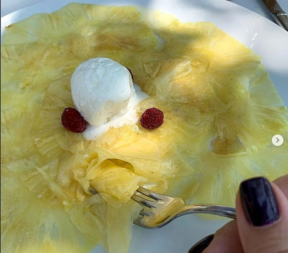 Desertul cu ananas, sărac în calorii, recomandat de Mihaela Bilic. Foto: Instagram/Mihaela Bilic