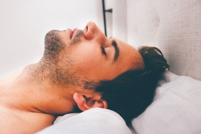 cum să pierdeți greutatea în timp ce somnul privat