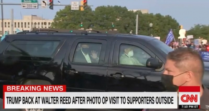 Donald Trump, ieșit la plimbare în limuzina blindată. Foto: Print screen CNN