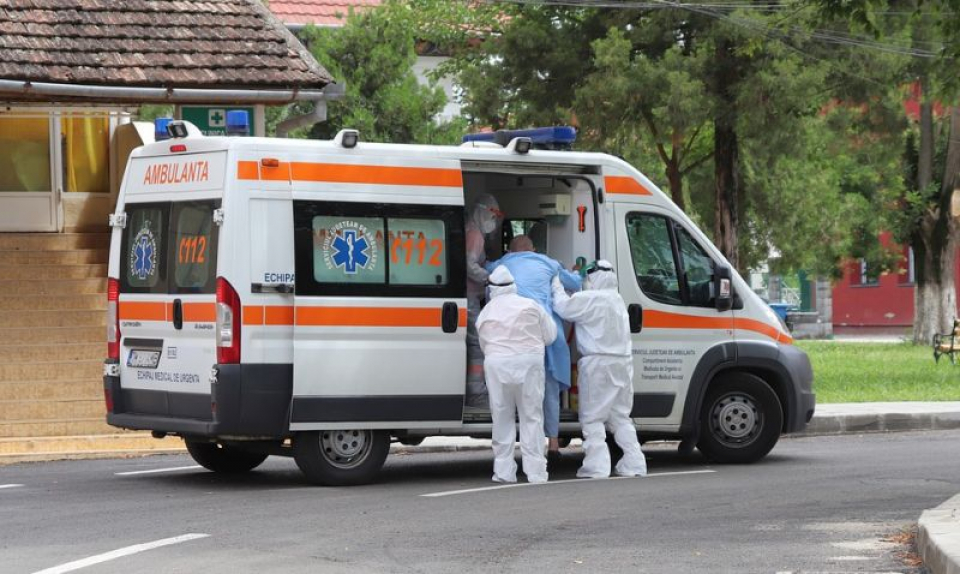 Pacienții COVID-19 sunt duși la spital cu ambulanța. Foto: Pixabay