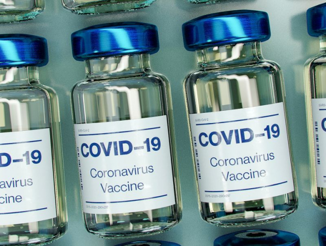 Vaccin anti COVID-19. Foto: Daniel Schludi / Unsplash