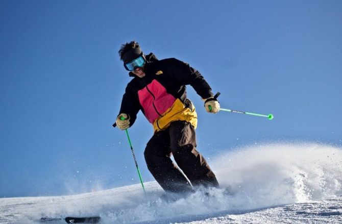 La schi, cu testul sau adeverinta după tine. Foto: Pixabay