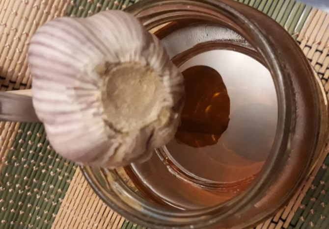 Usturoiul și mierea, combinația ciudată dar bună pentru imunitate. Foto: DC Medical