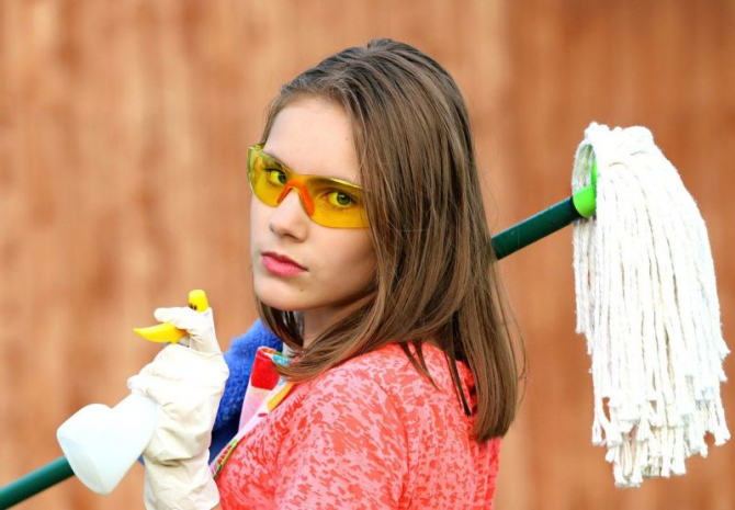 O parte din obiectele pentru curățenie pot fi veritabile aparte de sport. Foto: Pixabay