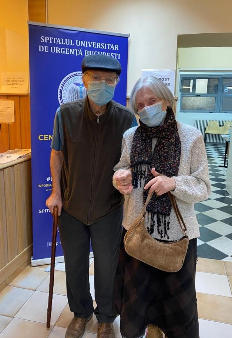 Soții Popescu s-au vaccinat împreună   FOTO: Facebook Ro Vaccinare