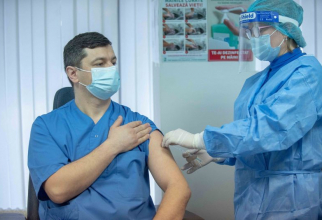 Dr Alexandru Botizatu, primul medic din Republica Moldova imunizat. Foto: Facebook