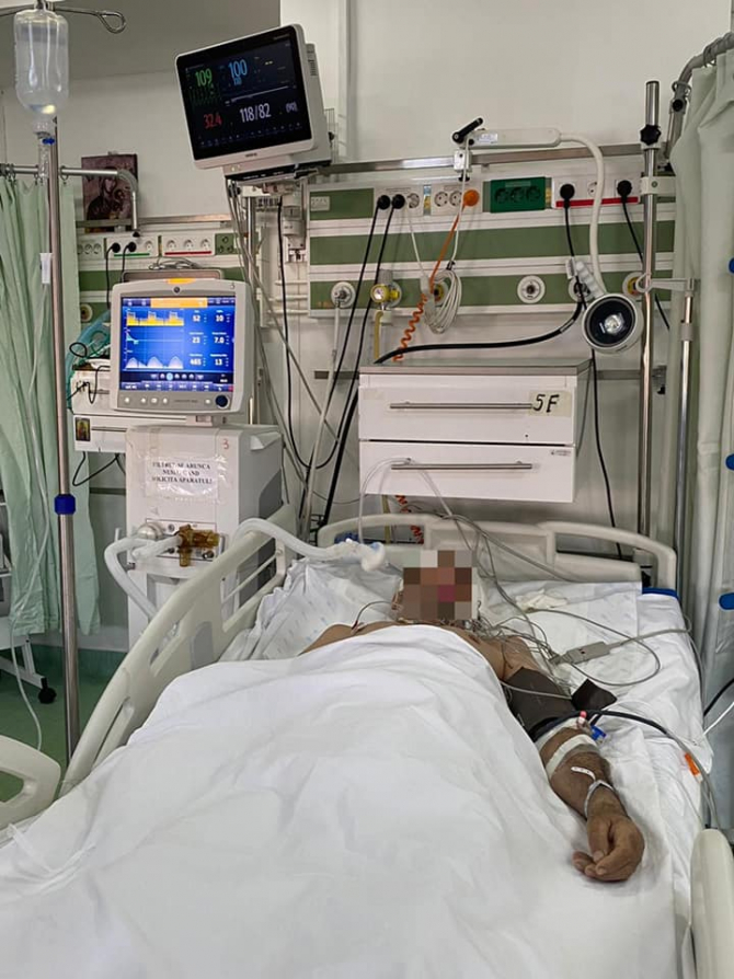 Bolnav cu COVID, pe patul de spital   Facebook Laurentiu Ivanovici