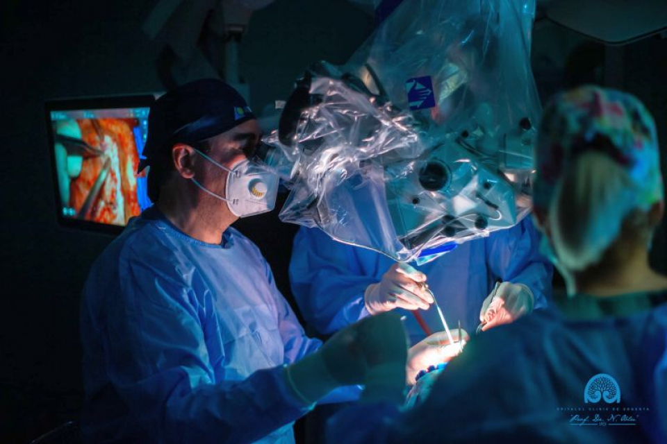 Neurochirurgii au extirpat o tumoră gravă din creierul unei adolescente de 5 ani.  Foto: Facebook / Spitalul Clinic de Urgență "Prof. Dr. Nicolae Oblu" Iași - Pagina Oficială