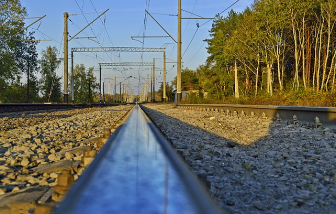 Tren, cale ferată       Foto: pixabay.com