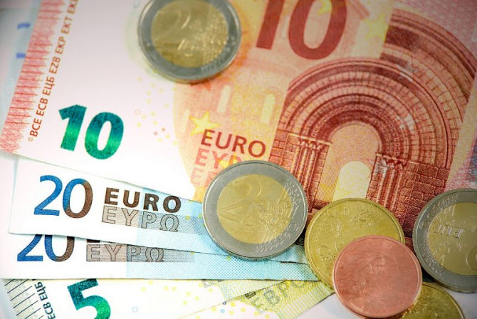 Euro, bancnote și monede. Foto: Pixabay