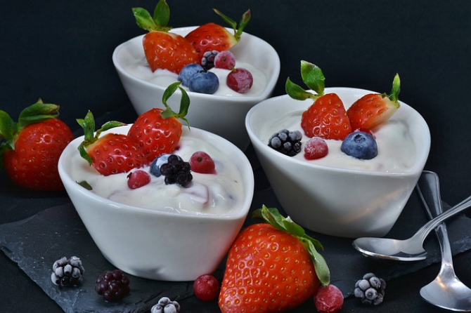 Iaurt cu fructe   Foto: pixabay.com