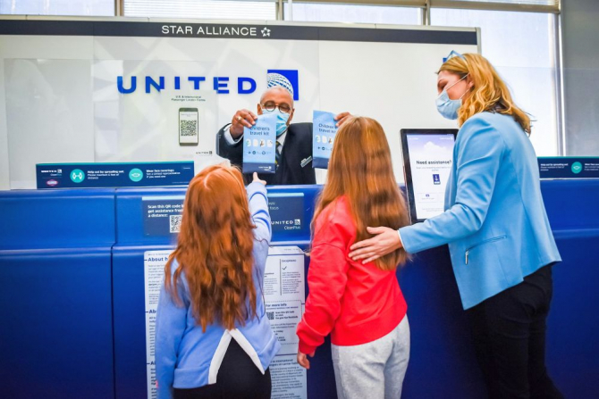Toți angajații United Airlines trebuie să se vaccineze contra COVID-19.  Foto: Facebook / United