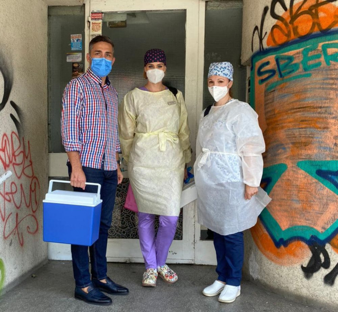 Valeriu Gheorghiță însoțește echipa mobilă de vaccinare la Vama Veche. Foto: RoVaccinare