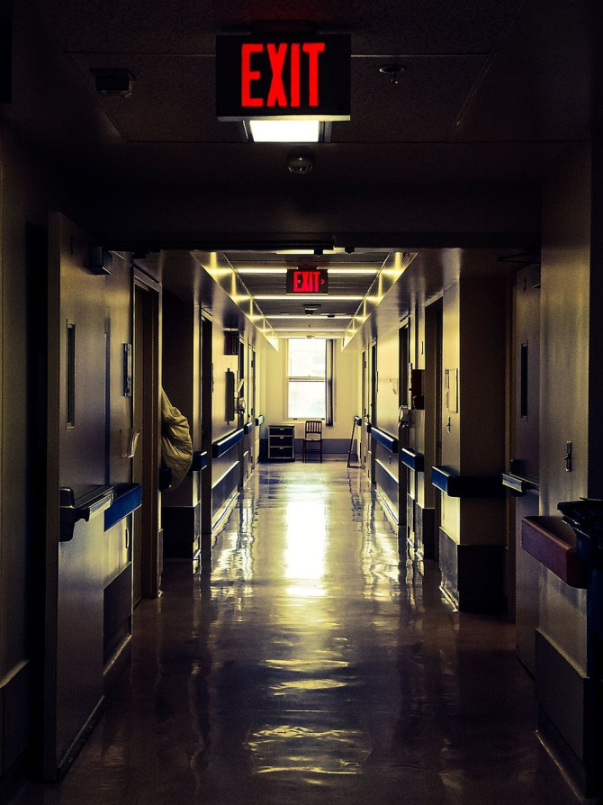 Pacienții cu afecțiuni cronice, puși în pericol de decizia autorităților de a închide spitalele. Foto: Pixabay