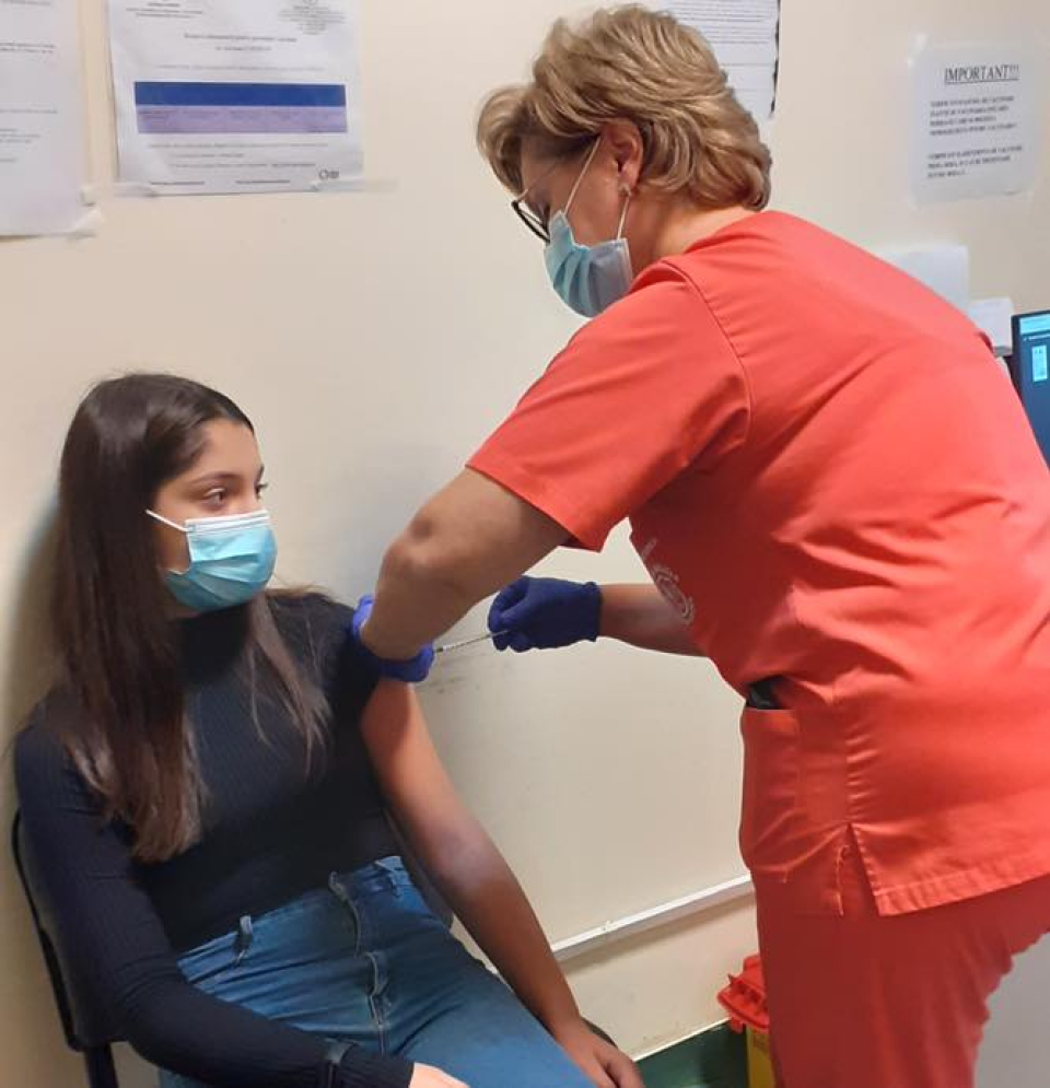 O tânără de 12 ani, din Cluj, s-a vaccinat anti-COVID de Ziua Națională  FOTO: Facebook Ro Vaccinare