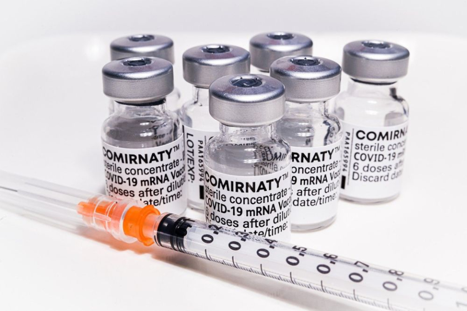 Vaccinul produs de Pfizer, Cominarty. Foto: Pixabay