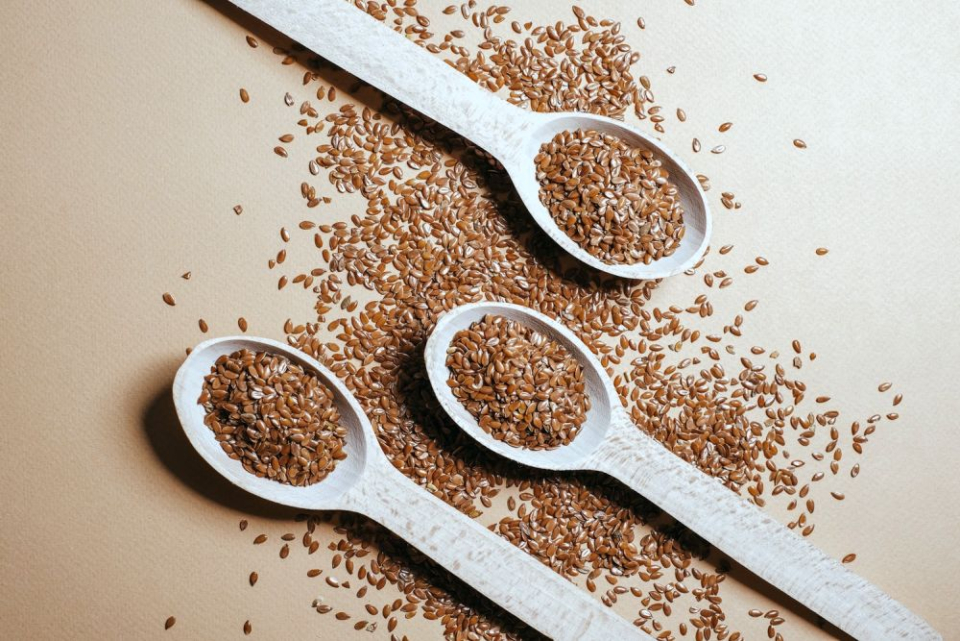 Semințele de in și uleiul extras din ele aduc numeroase beneficii pentru sănătate. Foto: Vie Studio, de la Pexels