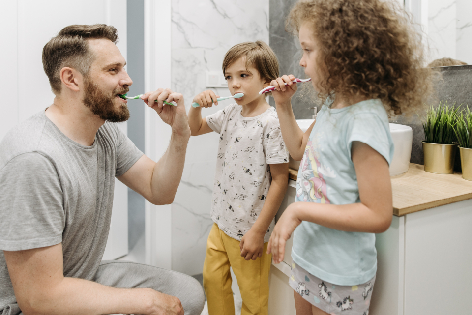De la ce varsta e bine sa spalati copii pe dinti Foto: Pexels @Pavel Danilyuk 