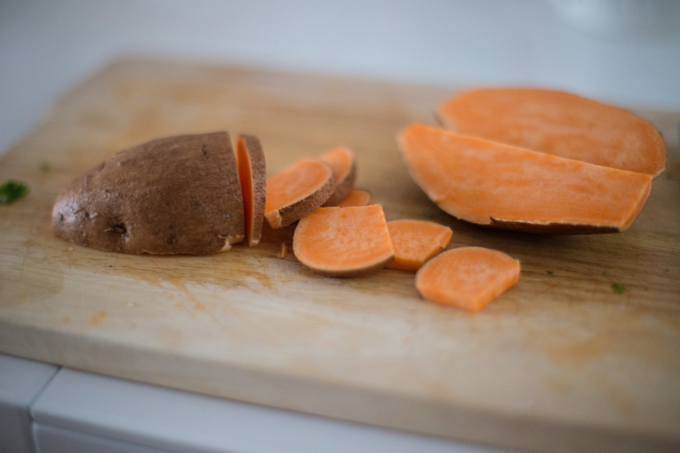 5 motive pentru care sa mananci cartofi dulci FOTO: Pexels @ela haney