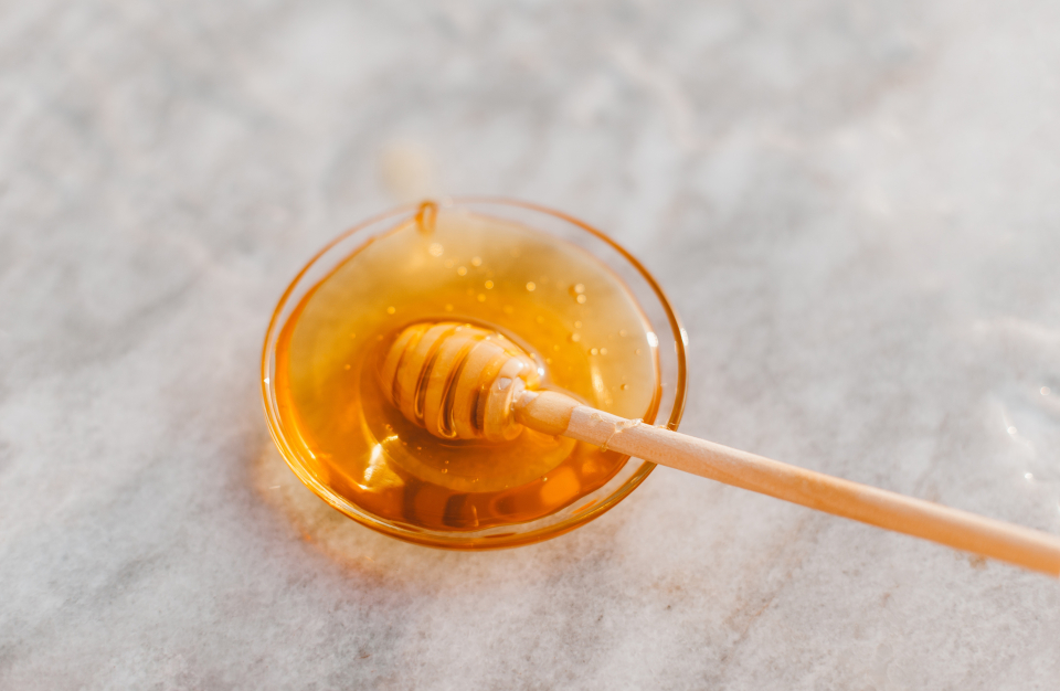 mierea de albine FOTO: Pexels roman odintsov