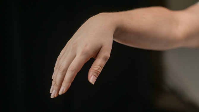 Petele albe de pe unghii. FOTO Pexels @ Kindel Media