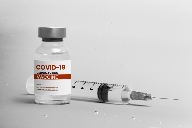 Un vaccin bivalent - Foto: Freepick @rawpixel.com
