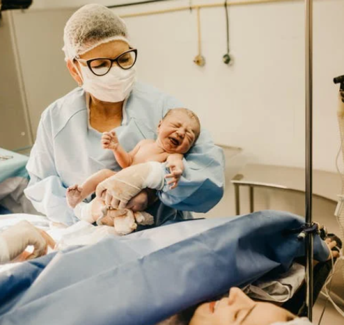 De ce face icter nou născutul - Foto: Pexels @ Jonathan Borba
