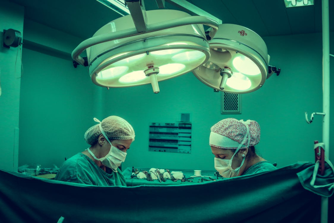 chirurgia laparoscopica. FOTO Pexels @ Vidal Balielo Jr.