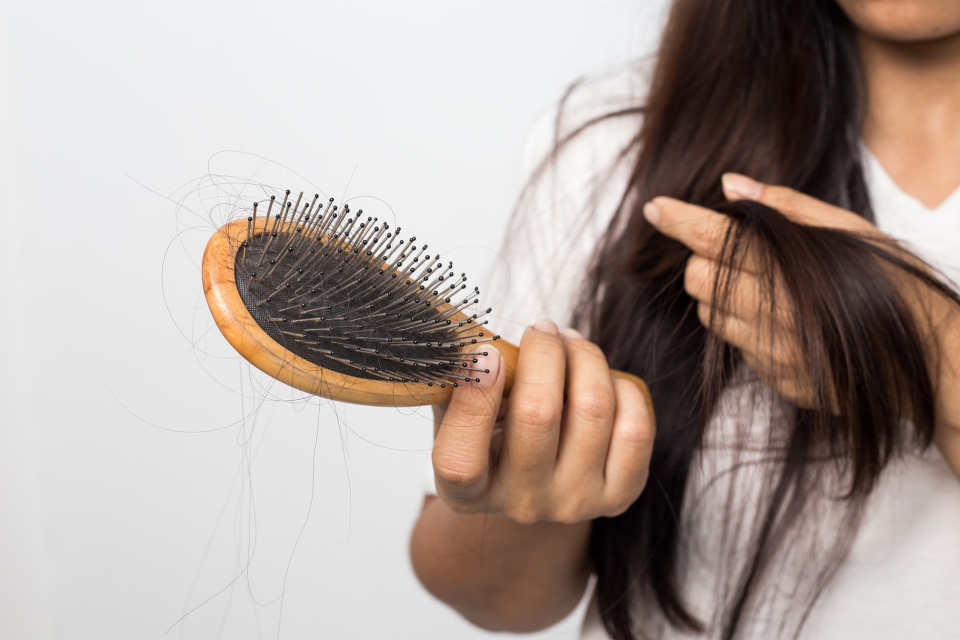 Cum să oprești căderea părului