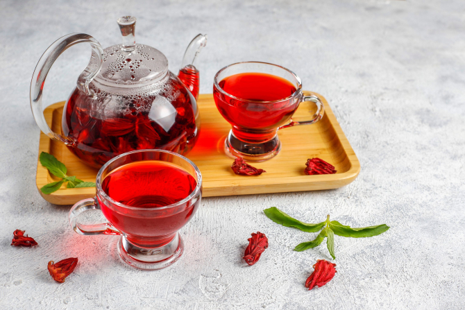 ceaiul de hibiscus. FOTO: Freepik @azerbaijan_stock