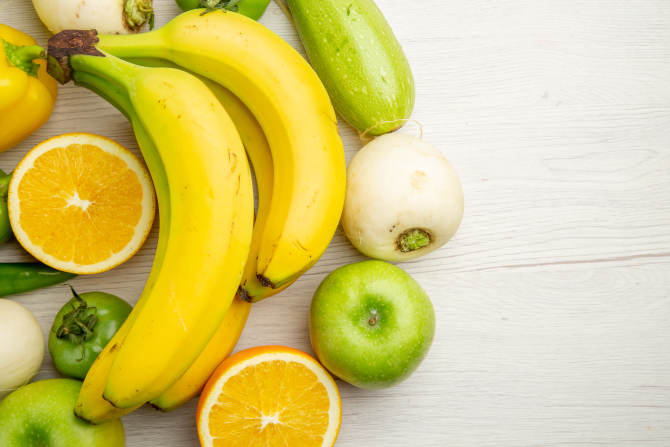 Cinci fructe conțin mai mult potasiu decât o banană - Foto: Freepick @KamranAydinov
